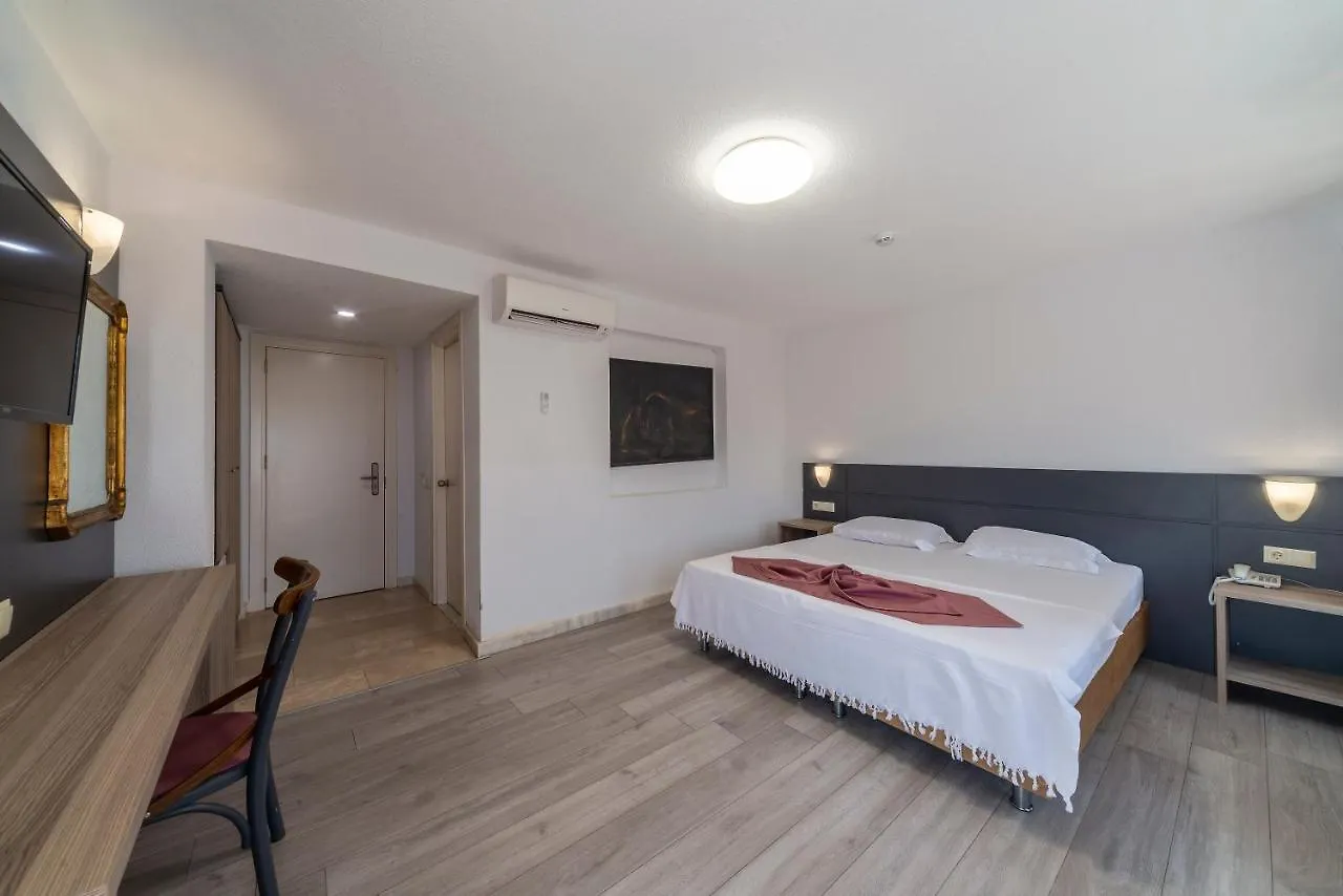 Laden Hotel Bodrum 3*,